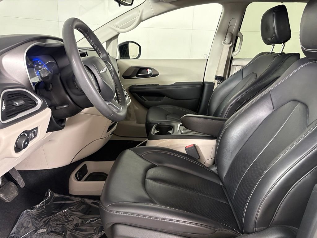 Used 2024 Silver Chrysler Touring L image 21