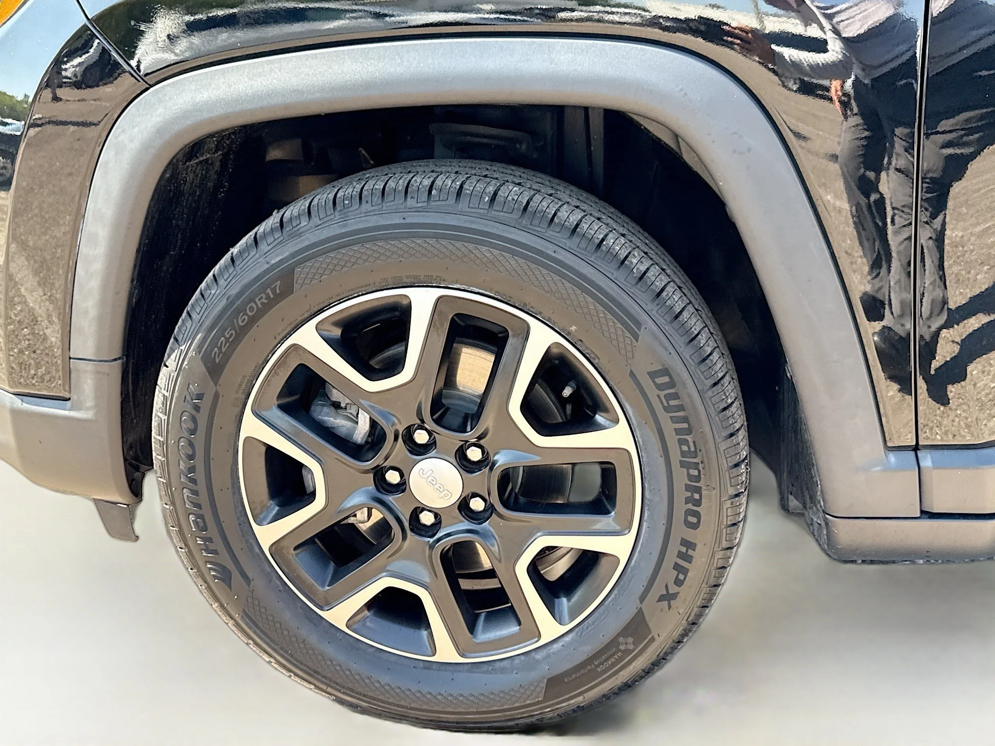 Used 2022 Diamond Black Crystal Pearlcoat Jeep Latitude image 41