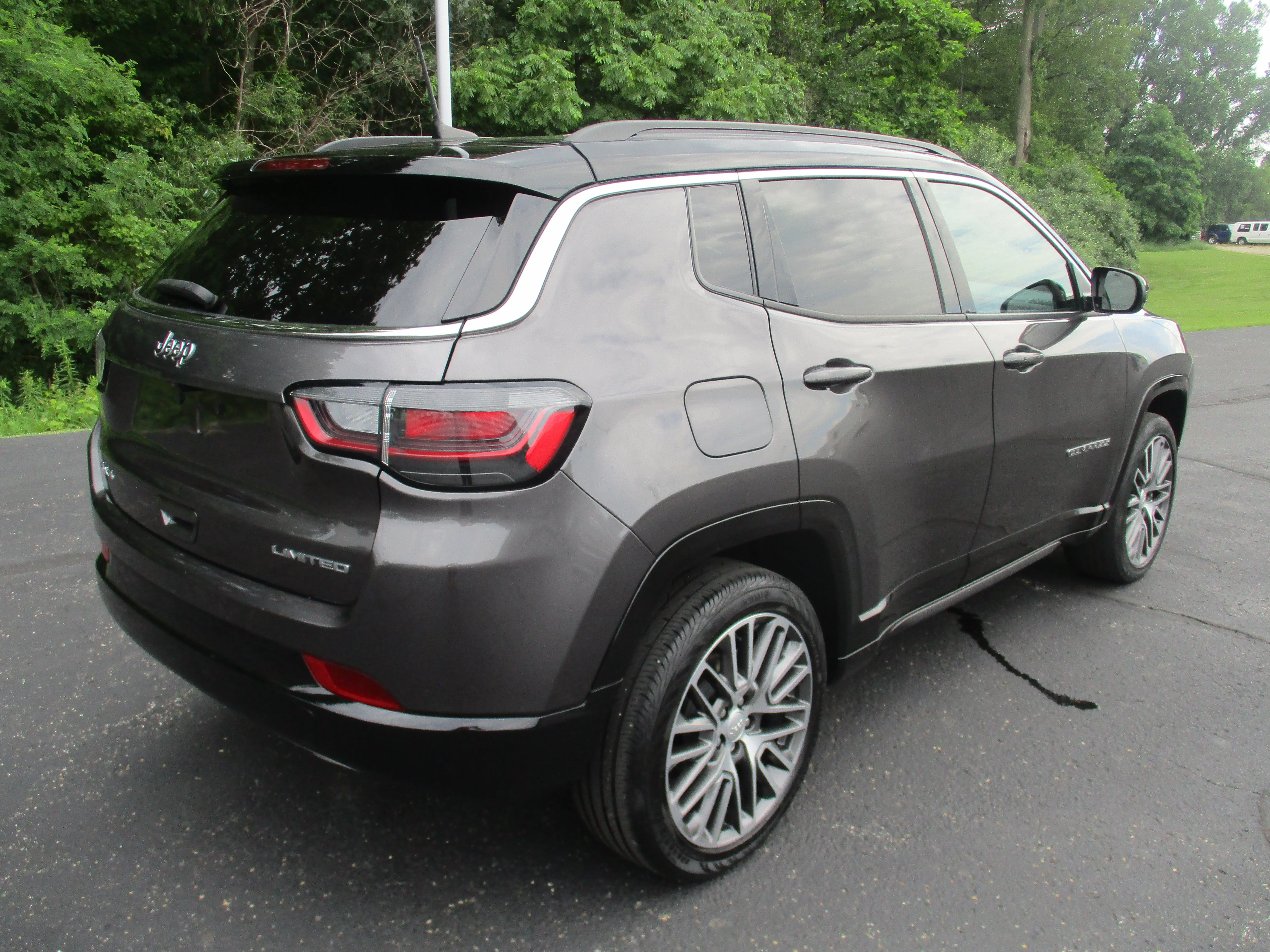 Used 2023 Granite Crystal Metallic Clearcoat Jeep Limited image 51