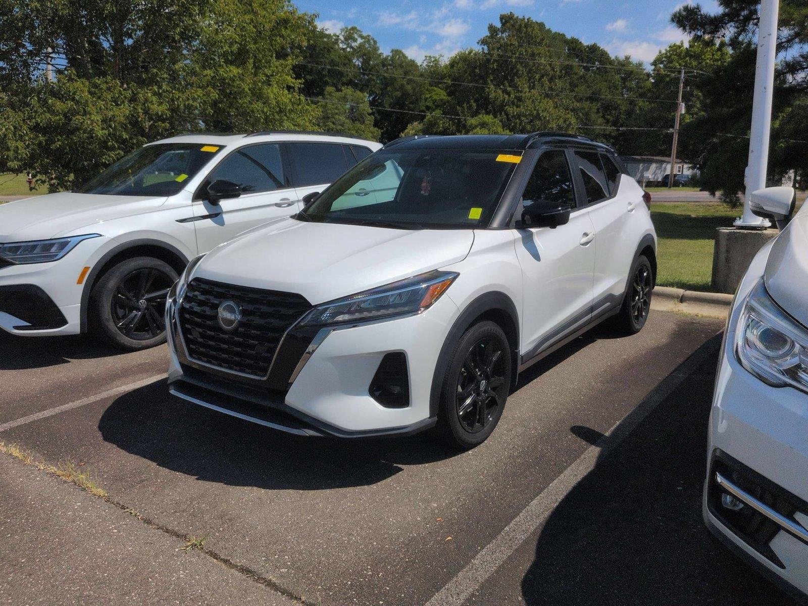Used 2022 Aspen White Tricoat/Super Black Nissan SR image 1