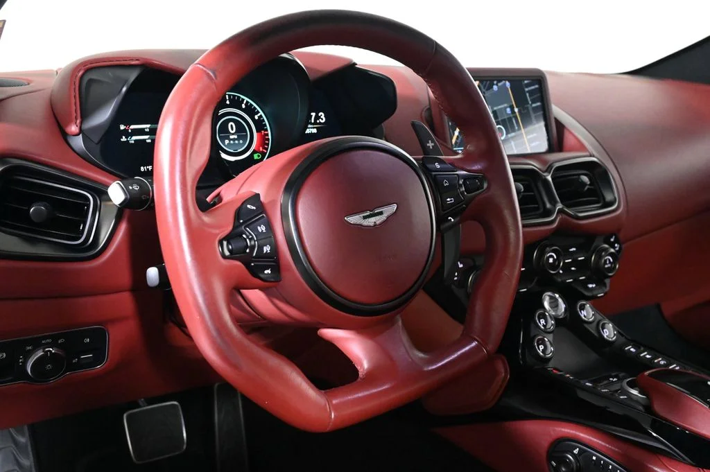 Used 2022 Lunar White Aston Martin Coupe image 10