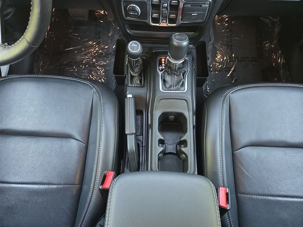 Used 2023 White Jeep Sahara image 14
