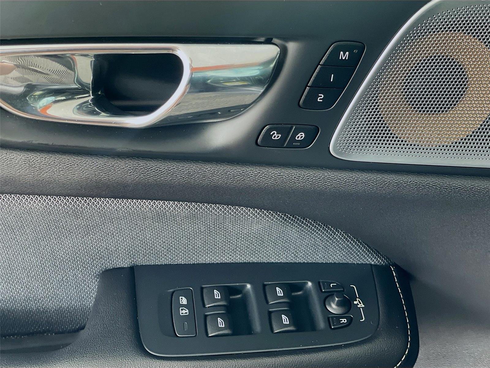 Used 2019 Pebble Grey Metallic Volvo R-Design image 21