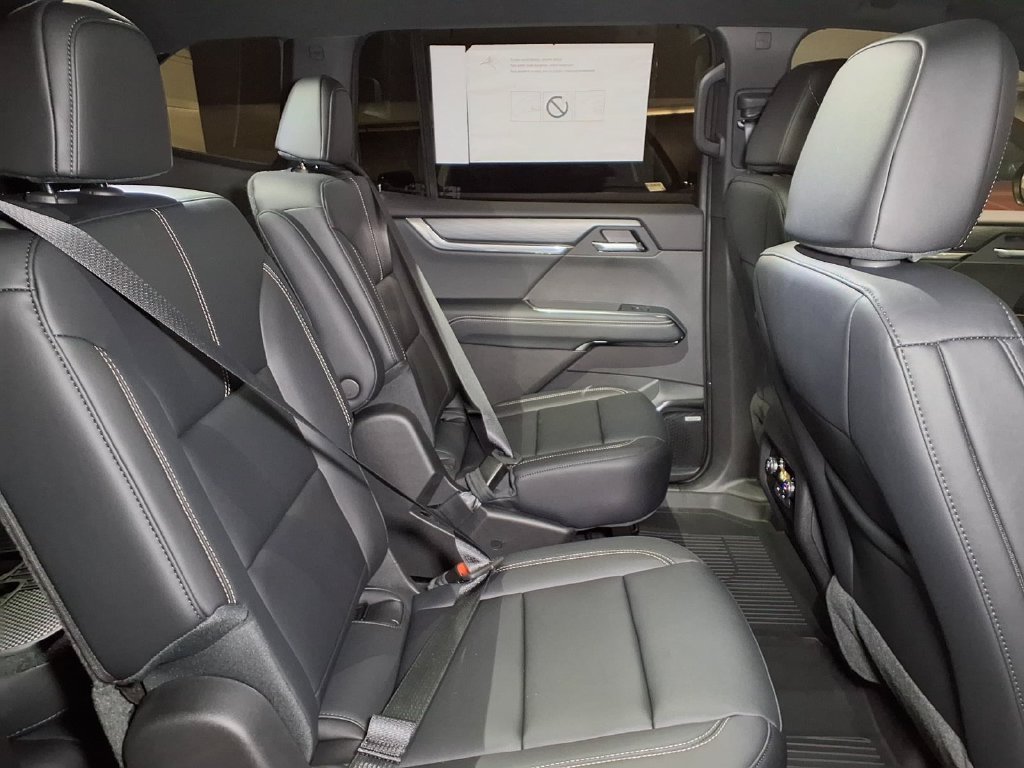 2026 GMC Acadia Elevation - Photo 7