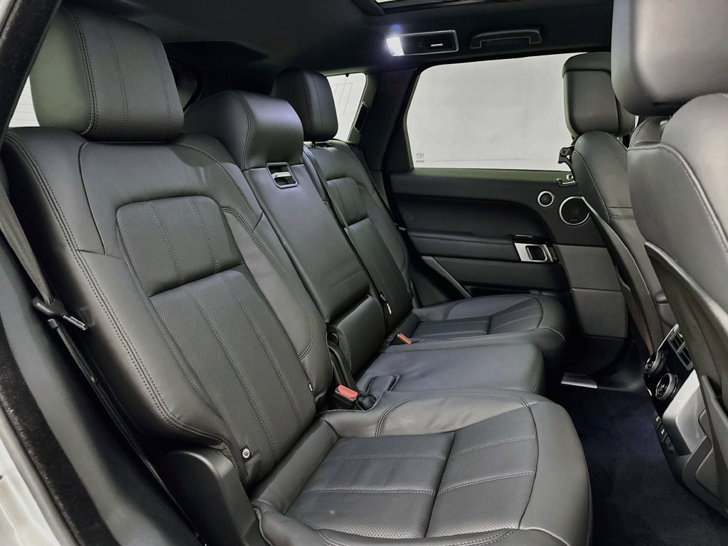 Used 2021 Silver Land Rover HSE Silver Edition image 28