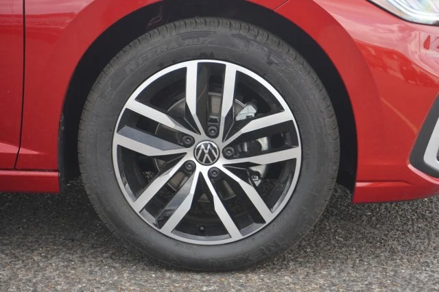 New 2026 Kings Red Metallic Volkswagen SE image 5