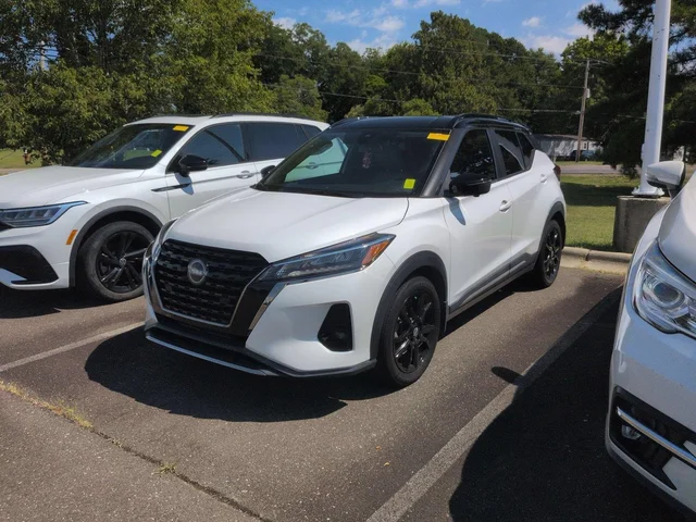 2022 Nissan Kicks SR