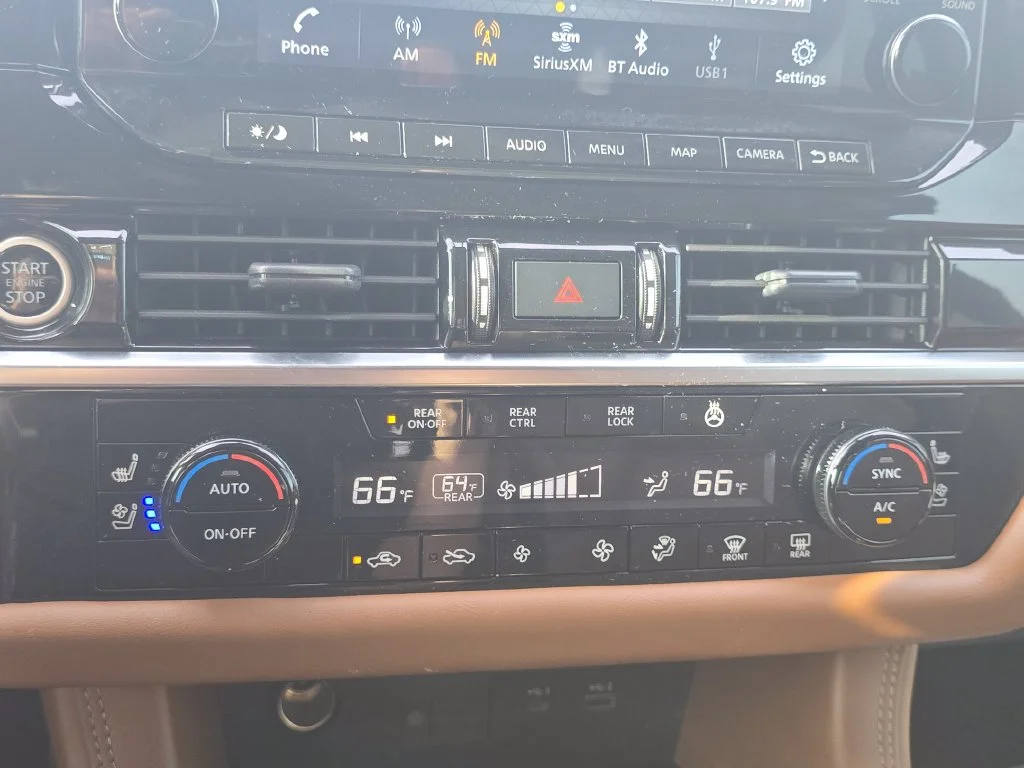 Used 2024 White Nissan Platinum image 33