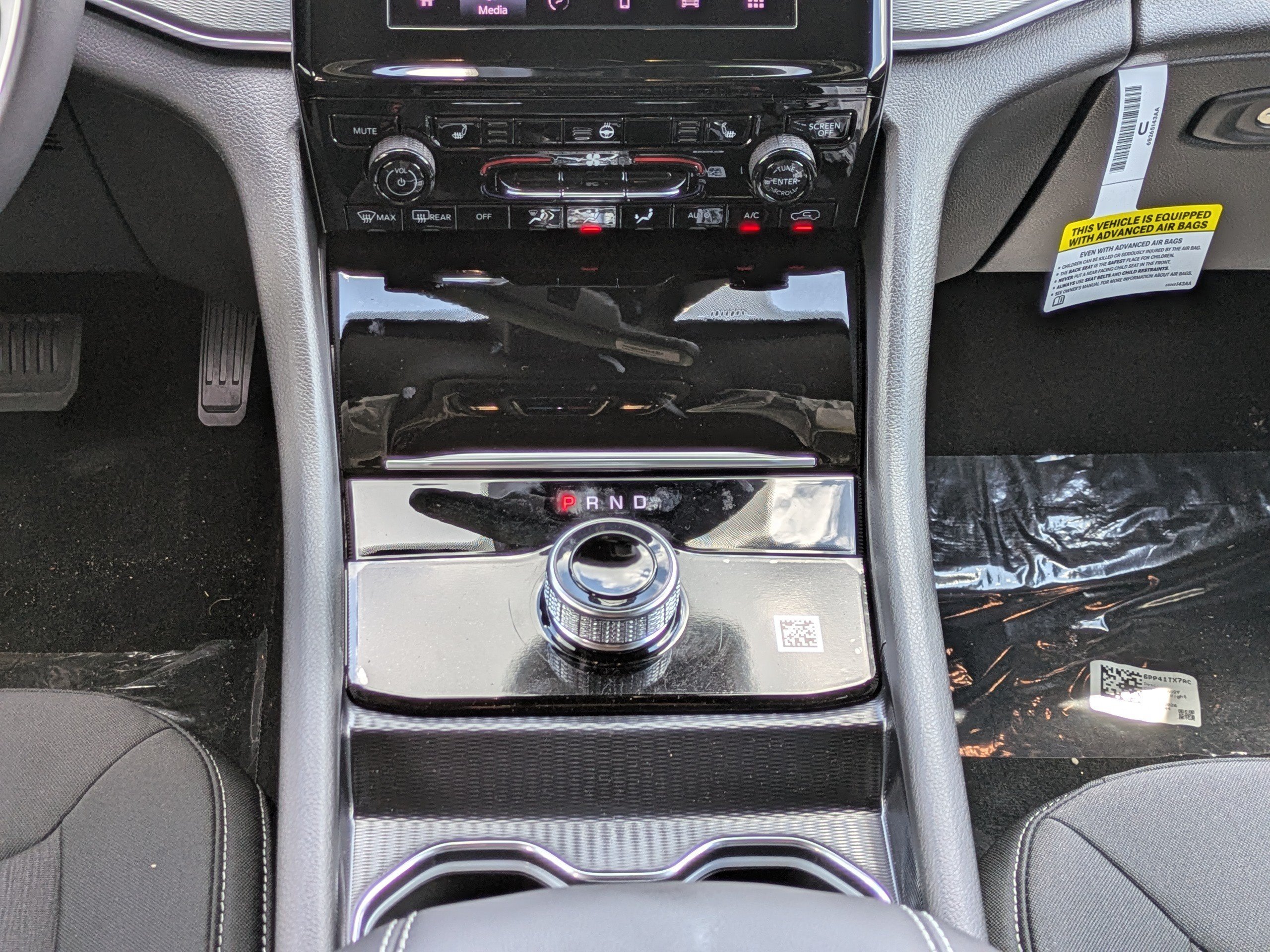 New 2026 Silver Zynith Exterior Paint Jeep Laredo X image 17