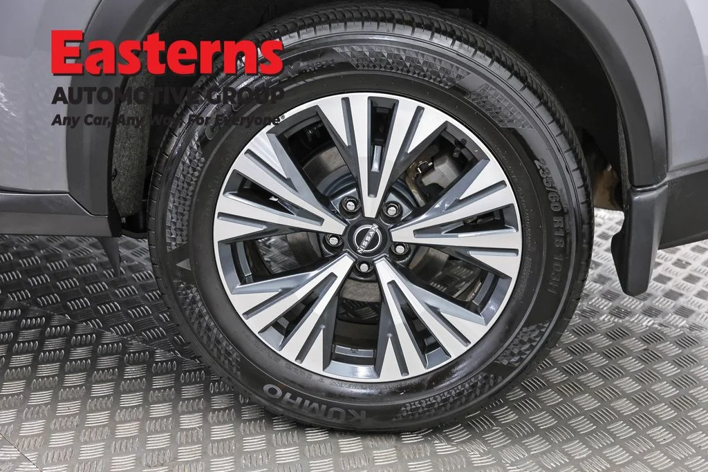Used 2023 Gray Nissan SV image 33
