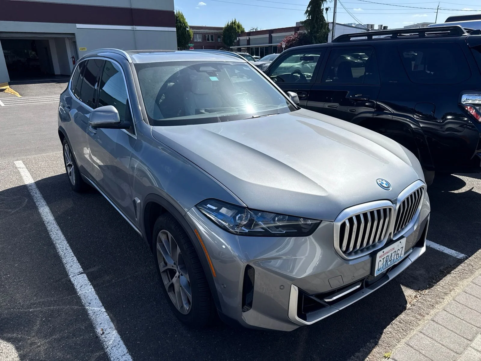 Used 2025 Gray Metallic BMW xDrive50e image 2