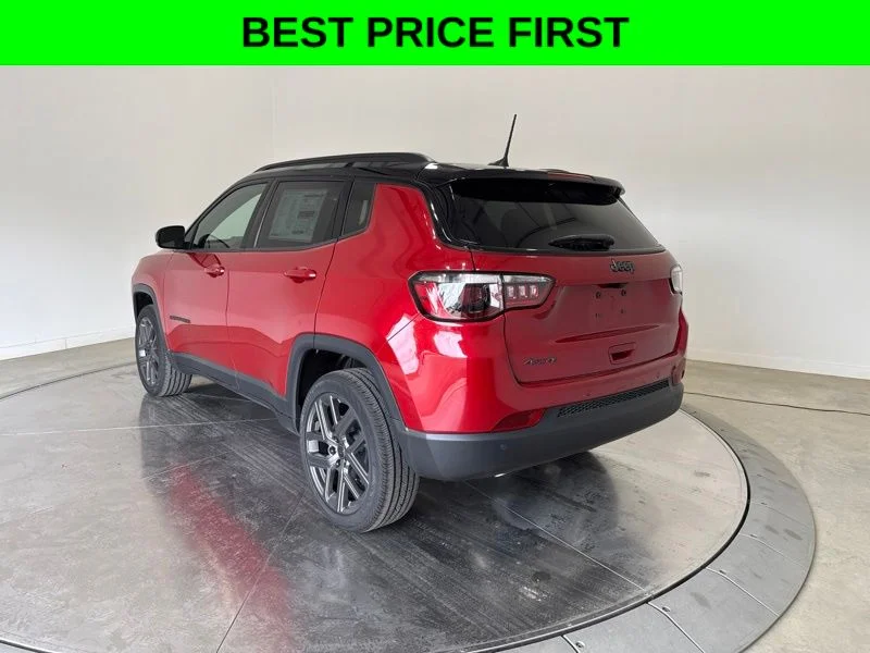 New 2026 Red Hot Pearl-Coat Exterior Paint Jeep Limited image 5