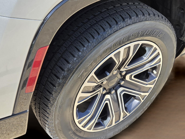 Used 2022 Silver Jeep Series III image 39