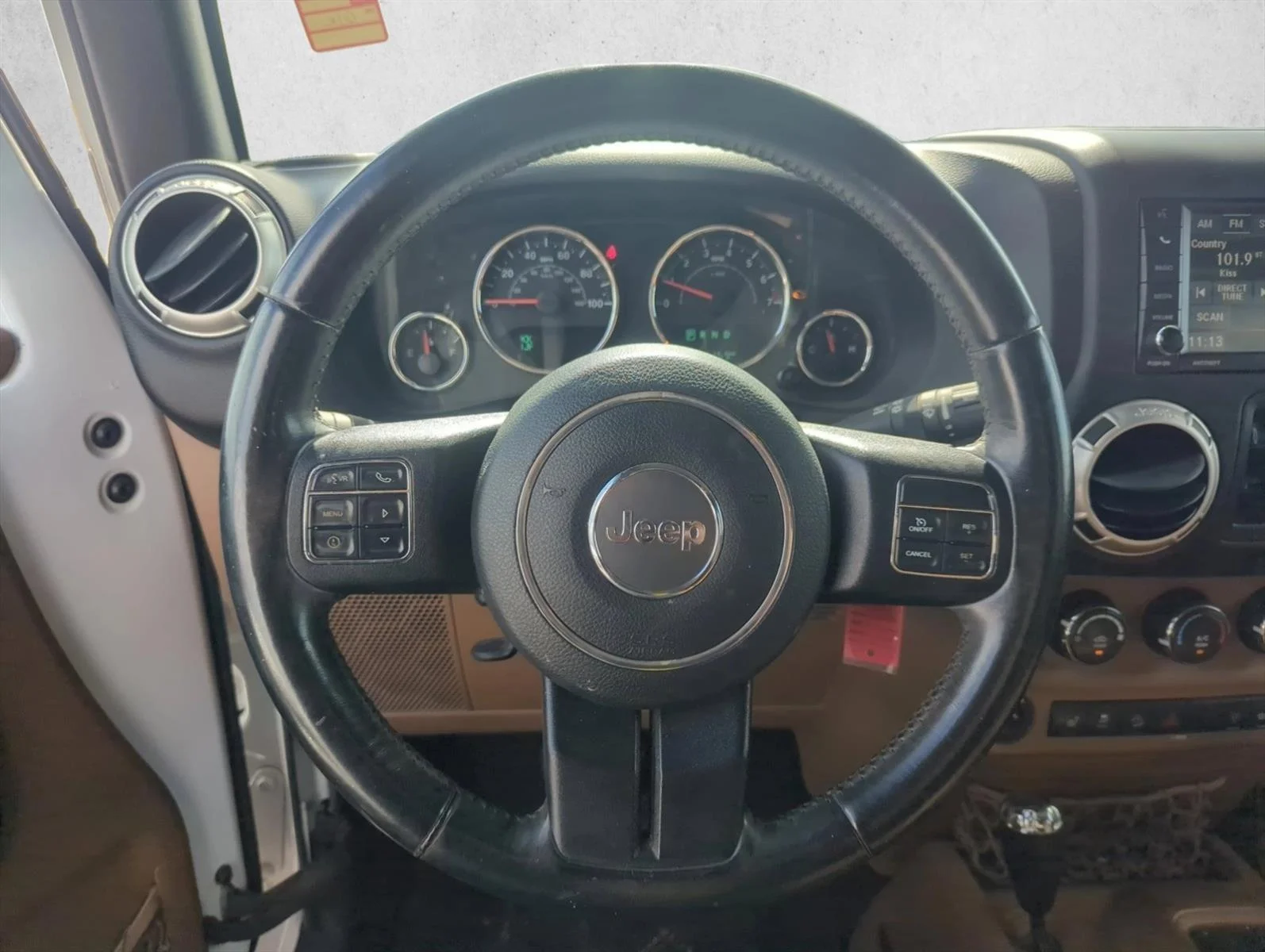 Used 2017 White JEEP  image 13