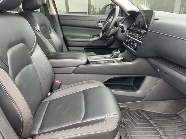 Used 2022 Scarlet Nissan SL image 8