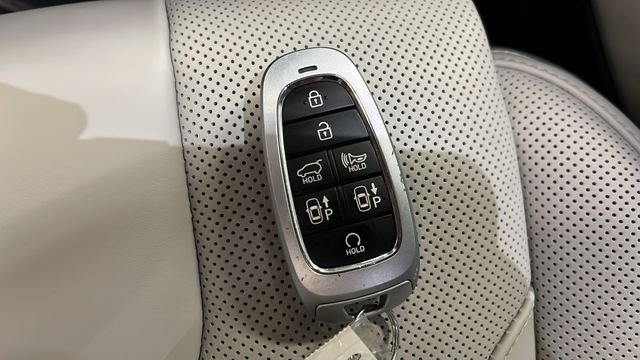 Used 2025 Hyper White Hyundai Calligraphy image 21