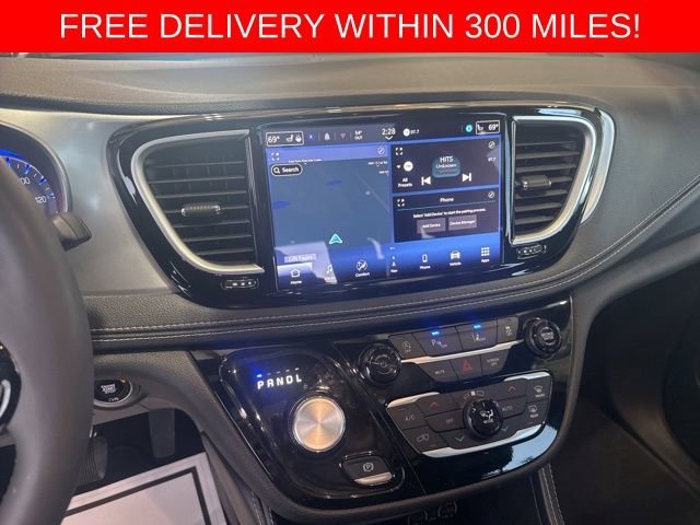2025 Chrysler Pacifica Limited - Photo 11