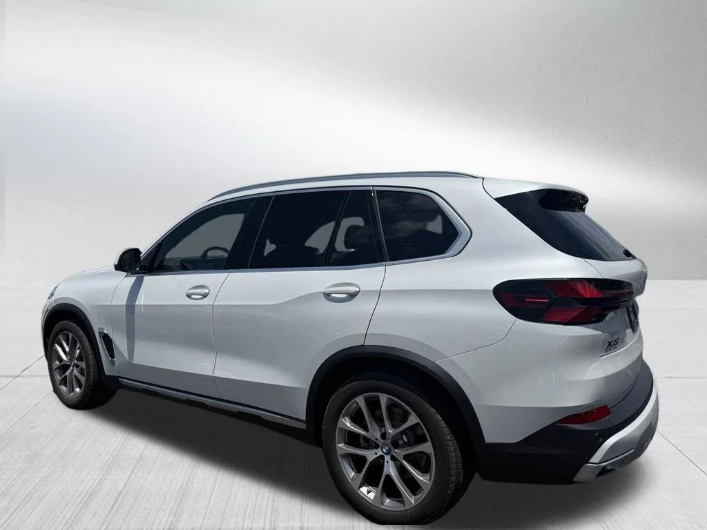 Used 2026 White BMW xDrive40i image 7