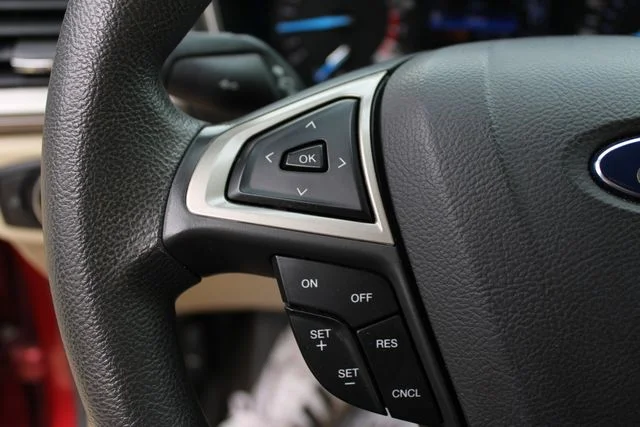 Used 2014 Red Ford SE image 5