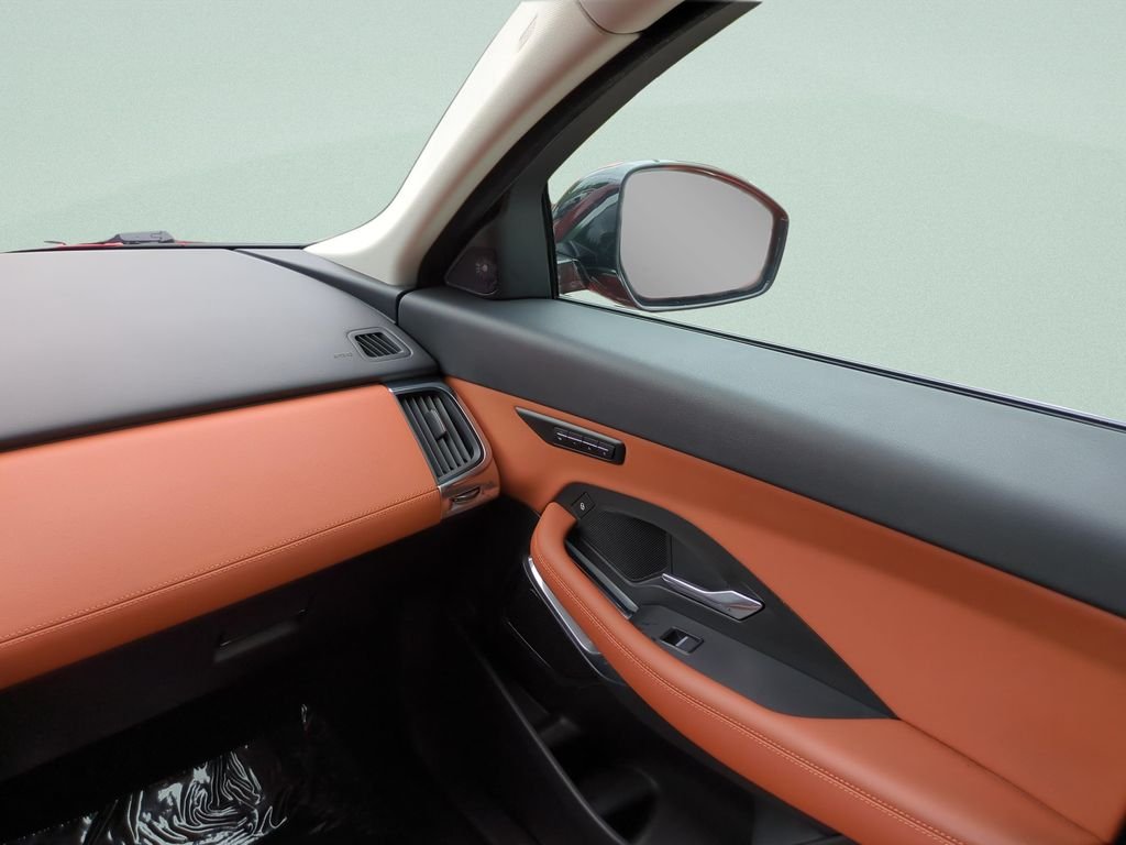 Used 2020  Jaguar SE image 14