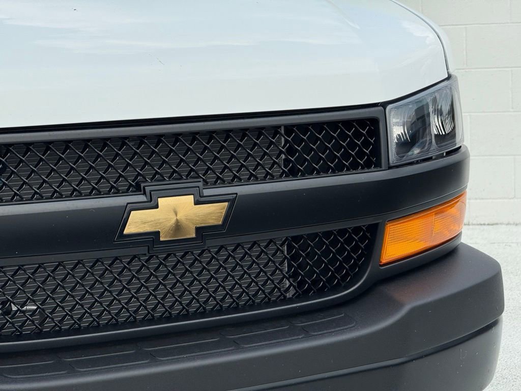 2025 Chevrolet Express Cargo Work Van - Photo 6