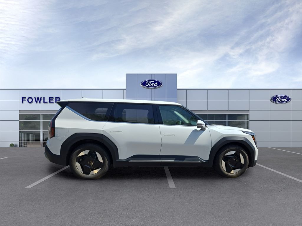 Used 2024 White Kia Light Long Range image 8