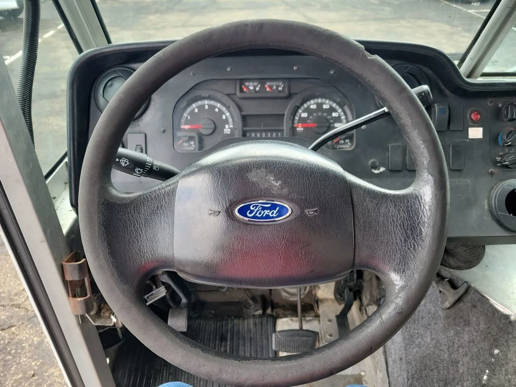 Used 2012  Ford Base image 18