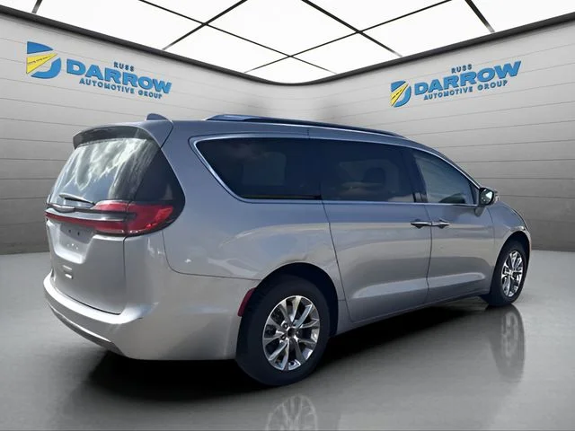 Used 2021 Silver Chrysler Touring L image 5
