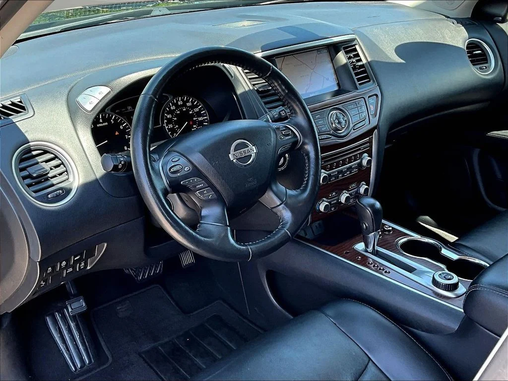 Used 2020 Black Nissan Platinum image 21