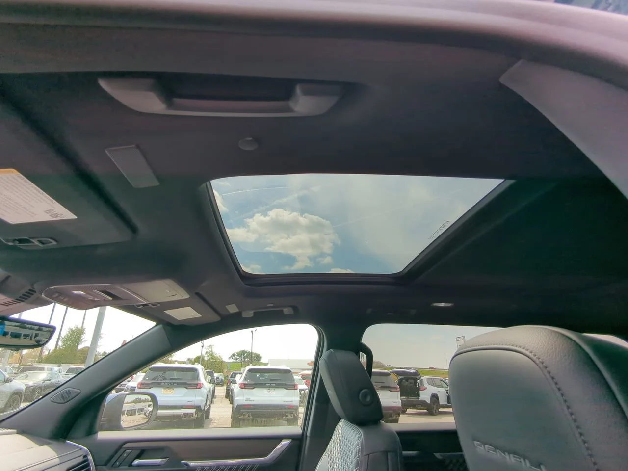 2026 GMC Acadia Denali - Photo 19