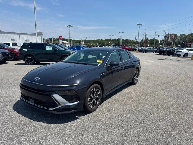 Used 2025 Blue Hyundai SEL image 2