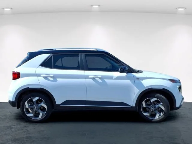 Used 2022 White Hyundai Limited image 7