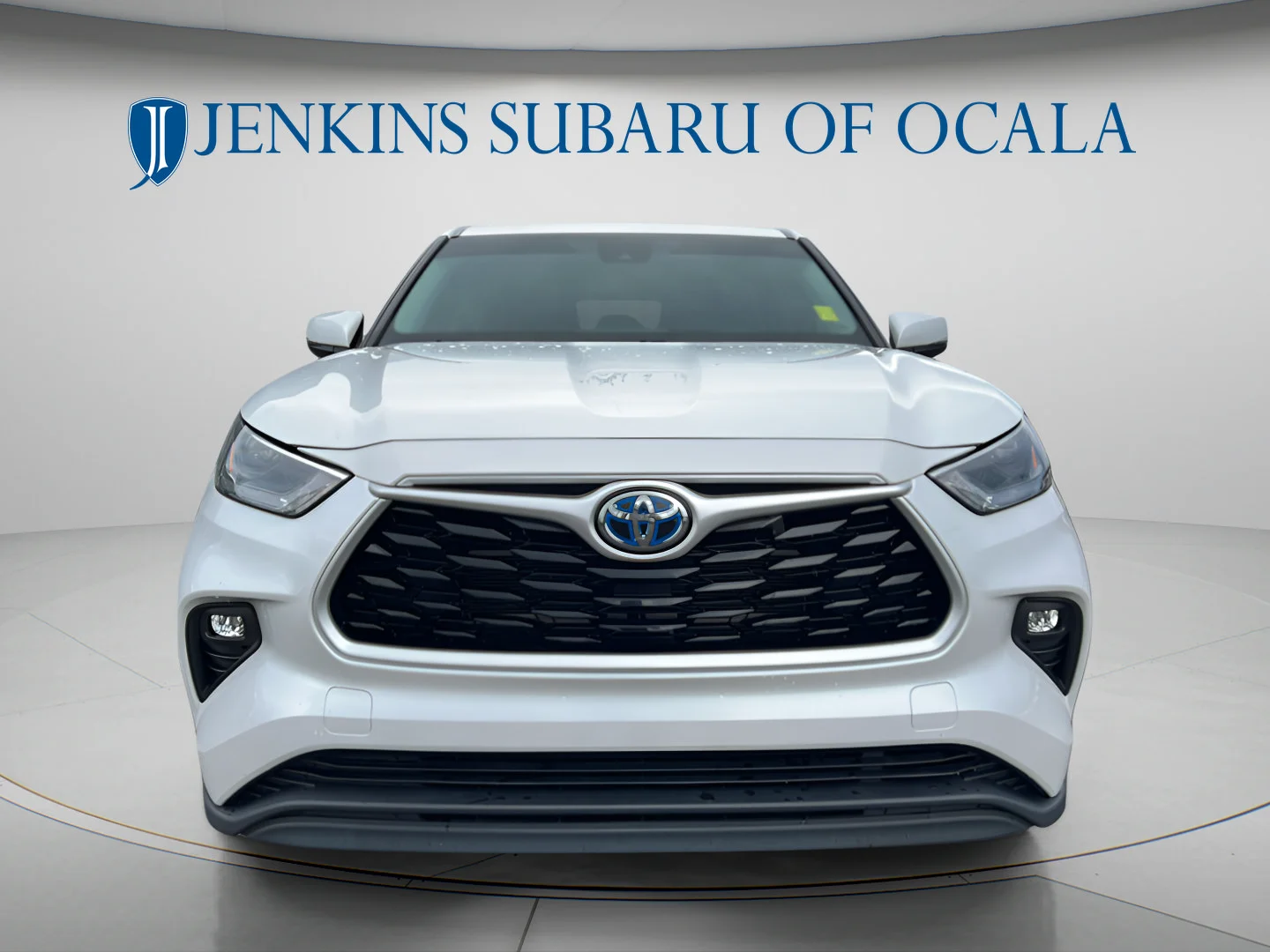 Used 2022 Pearl Toyota Hybrid LE image 8