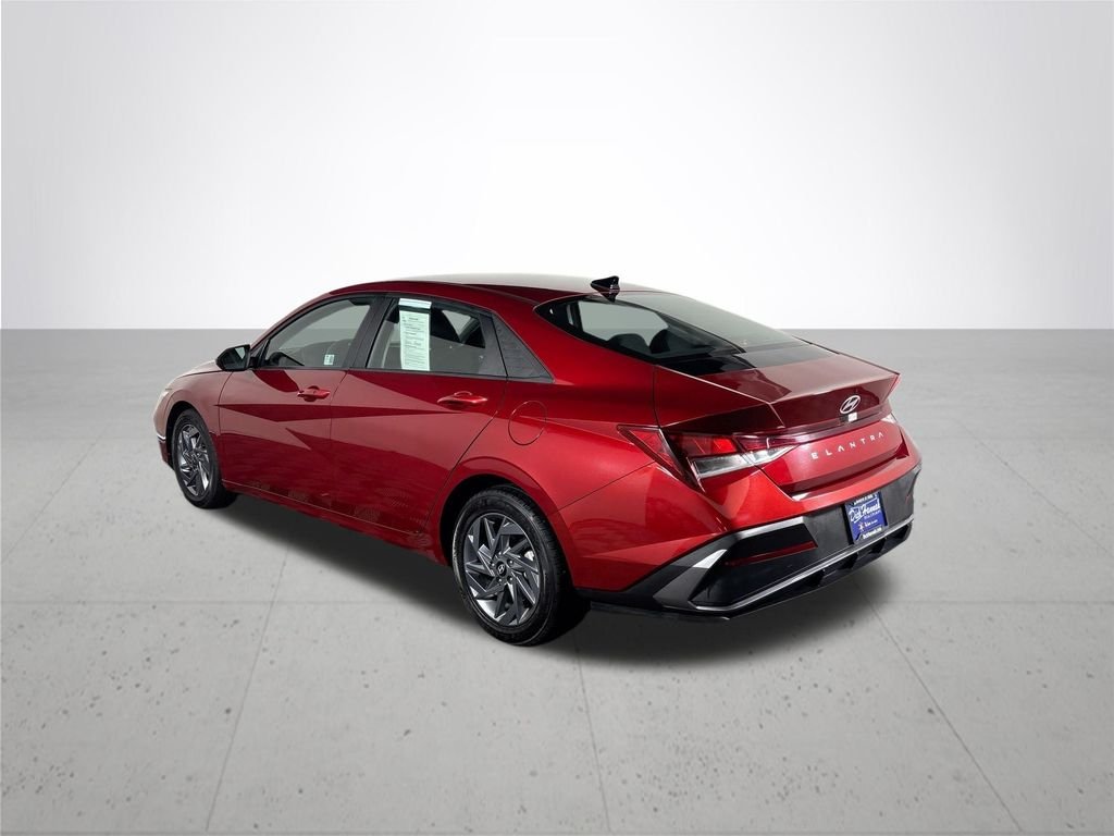 Used 2024 Red Hyundai SEL image 8