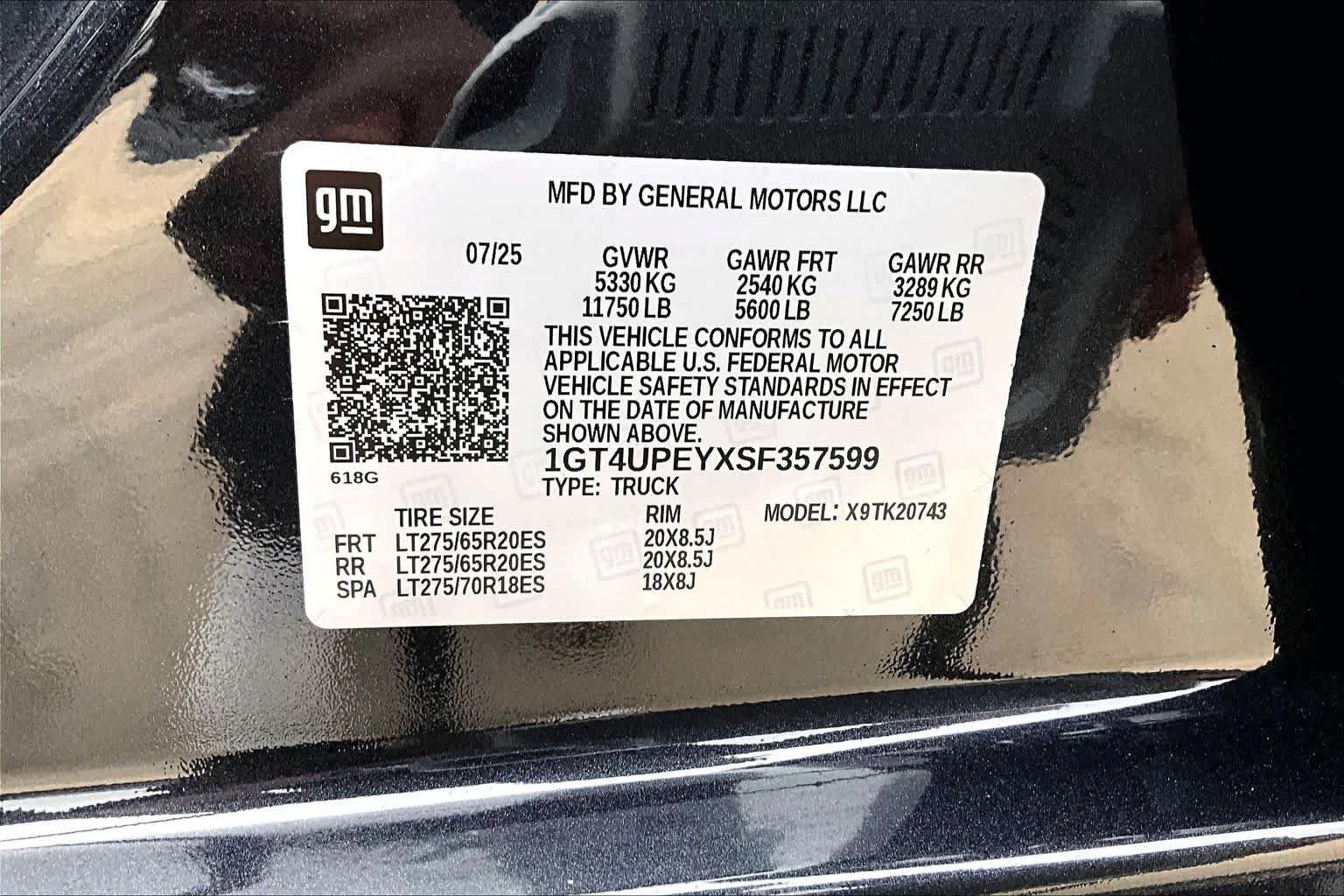 Used 2025 Titanium Rush Metallic GMC AT4 image 37
