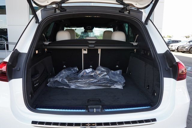 New 2026 MANUFAKTUR Moonlight White Metallic Mercedes-Benz AMG® GLE 63 S 4MATIC+ SUV image 8