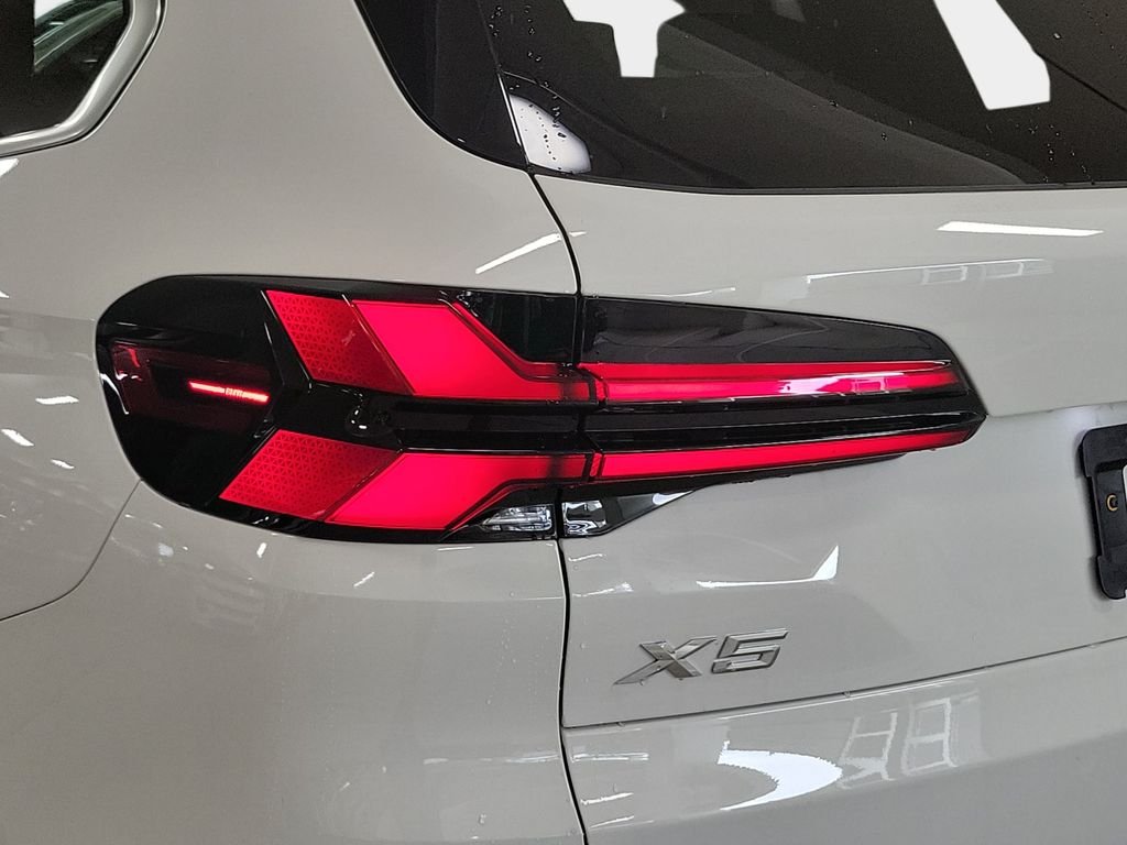 New 2026 Alpine White BMW sDrive40i image 18