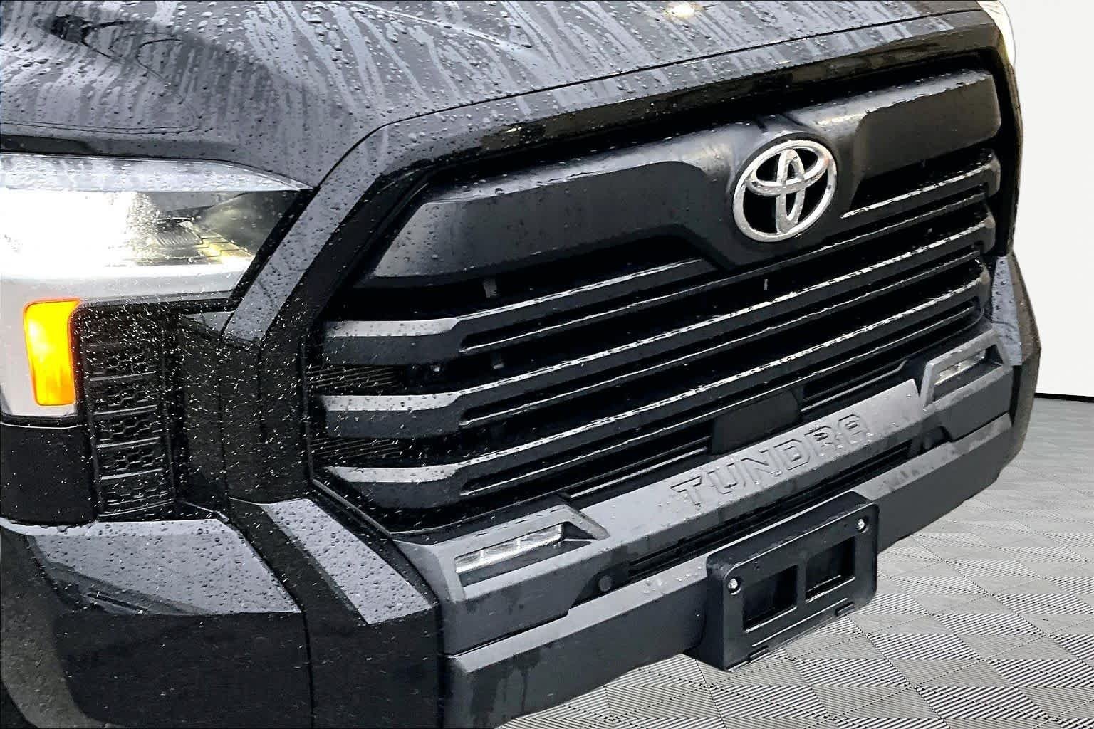 Used 2023 Midnight Black Metallic Toyota SR5 image 30