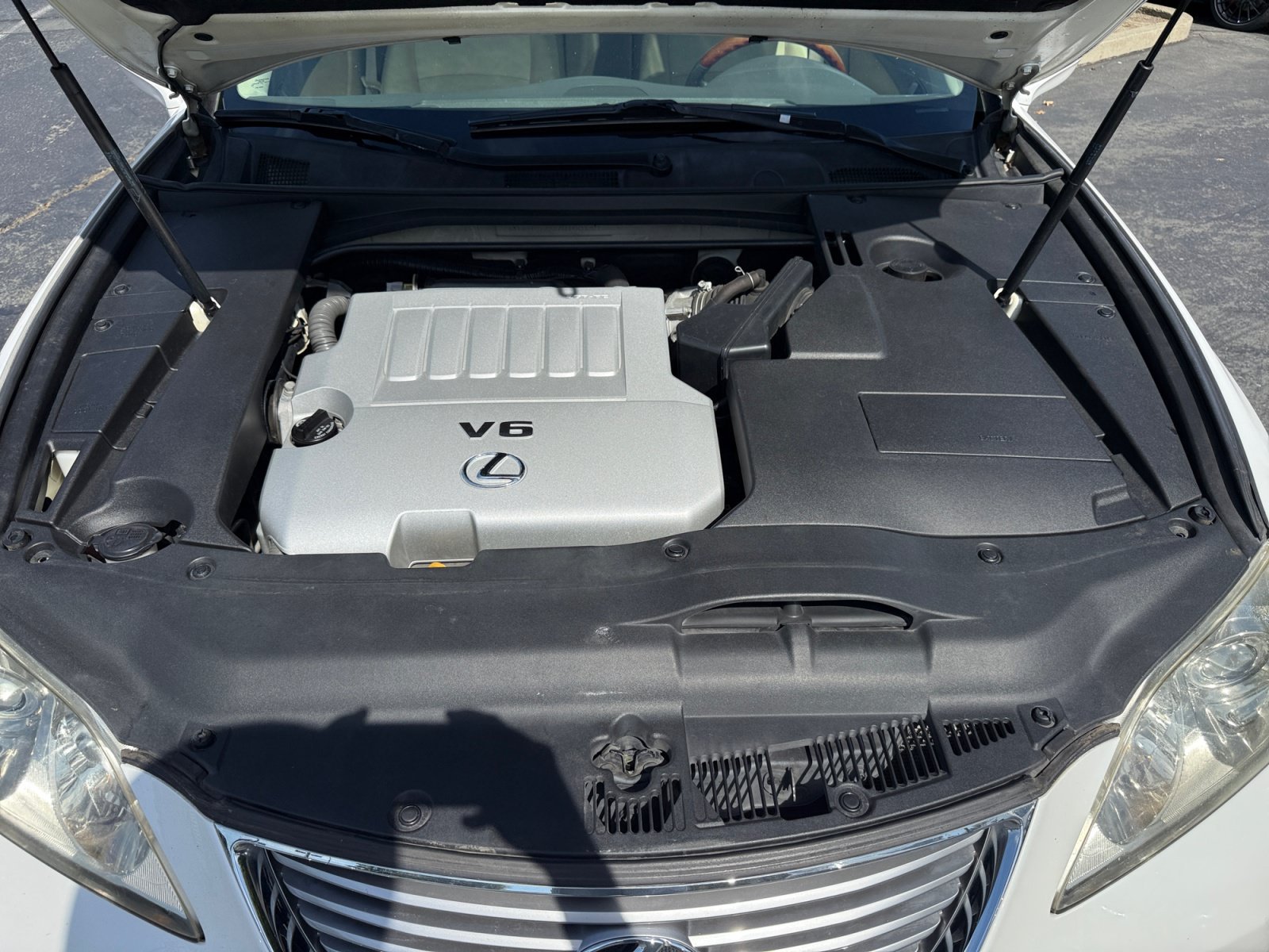 Used 2007 White Lexus 350 image 20