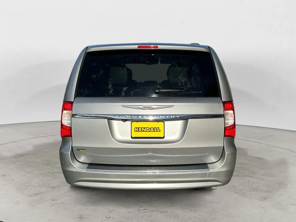 Used 2016 Silver Chrysler Touring image 6