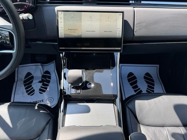 Certified Used 2025 Fuji White Land Rover S image 27