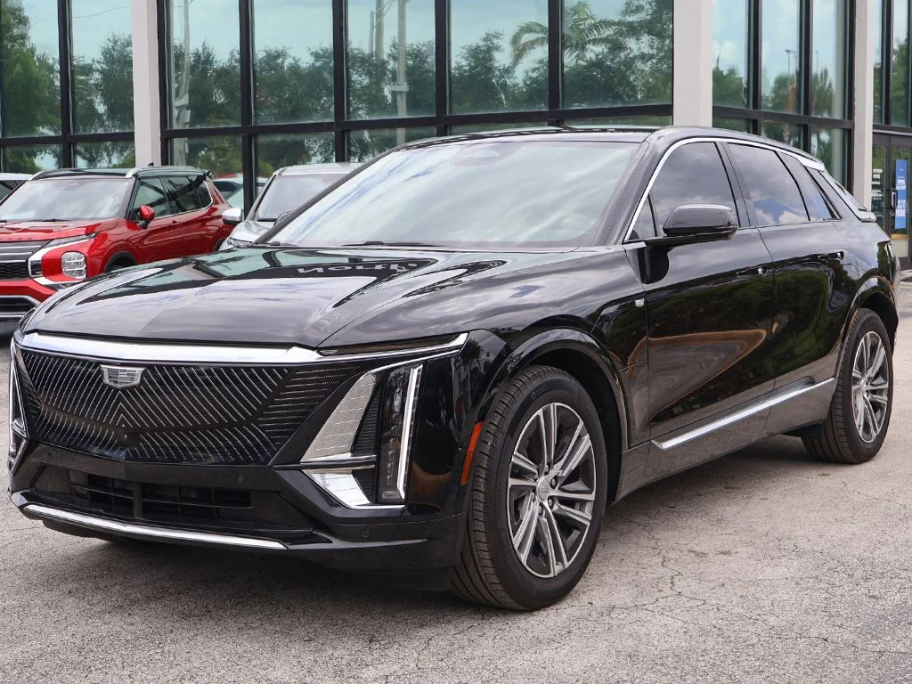 Used 2025 Black Cadillac Luxury image 12