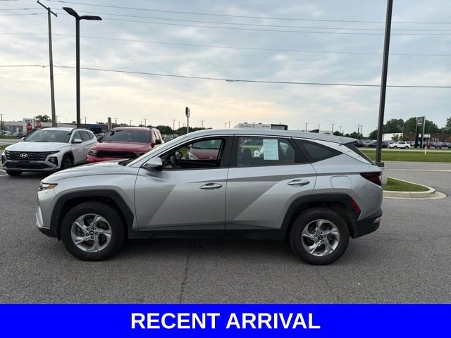 Used 2022 Silver Hyundai SE image 9