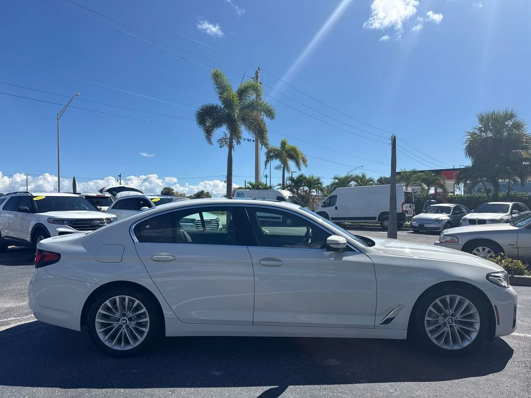 Used 2023  BMW i xDrive image 6