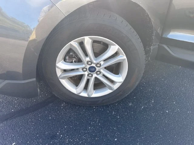 Used 2019 Gray Ford SEL image 31