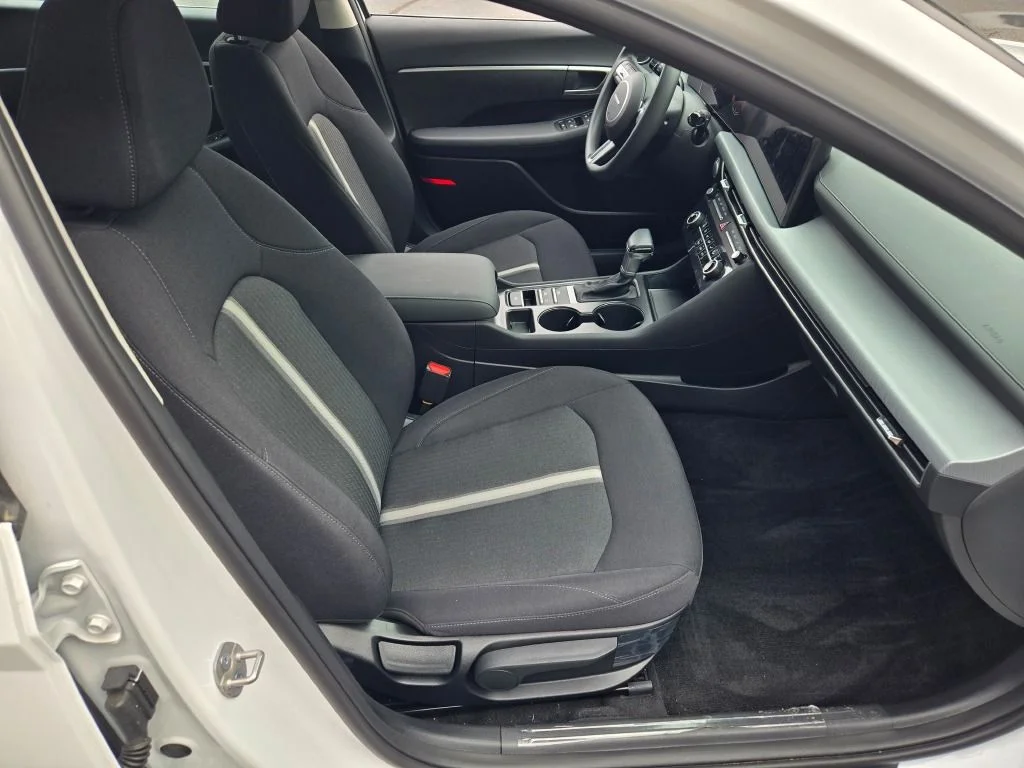 Used 2026 White Hyundai SE image 5