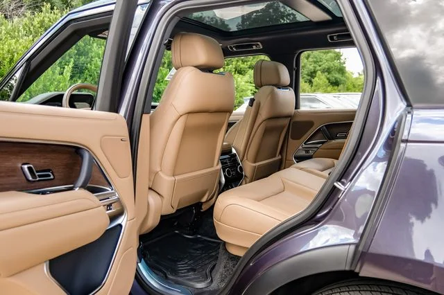 New 2026 Amethyst Grey Purple in Gloss finish Land Rover SE image 49