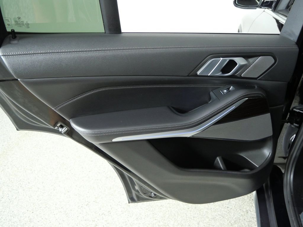 Used 2020 Jet Black BMW xDrive40i image 28