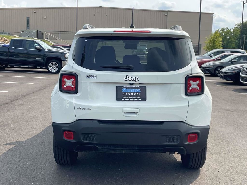 Used 2023 White Jeep Latitude image 4