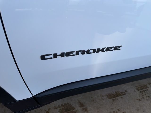 New 2026 Bright White Clear-Coat Exterior Paint Jeep Laredo image 11
